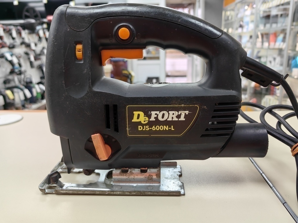 Лобзик Defort DJS-600N