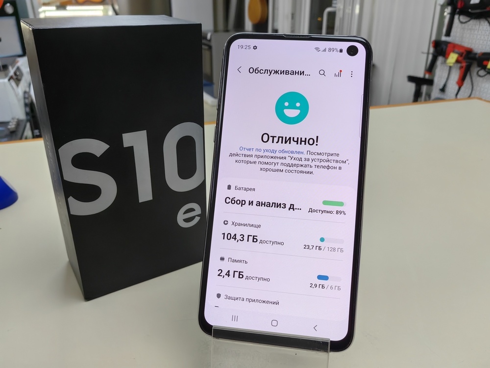 Смартфон Samsung Galaxy S10e 6/128