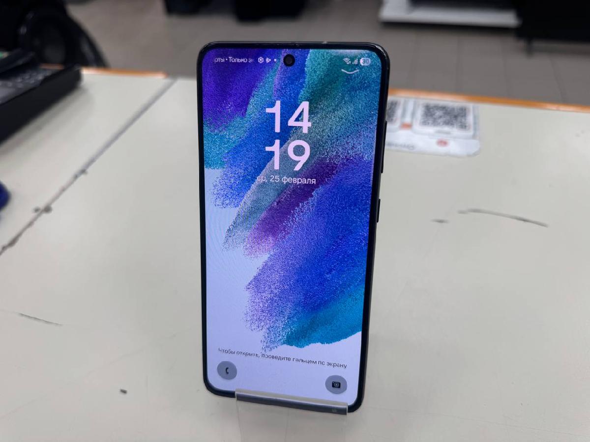 Смартфон Samsung Galaxy S21 FE 6/128