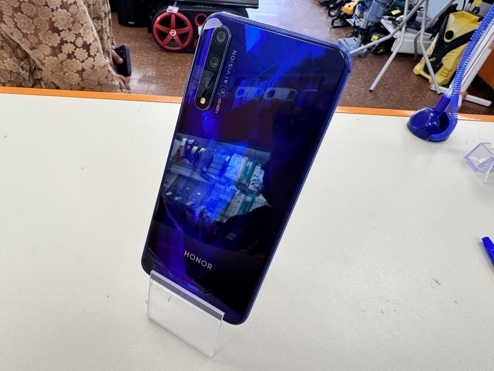 Смартфон Honor 20 6/128