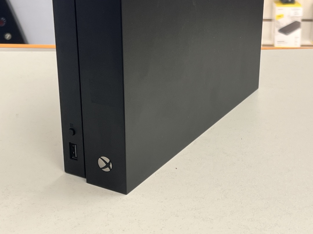 Игровая приставка Xbox One X 1Tb
