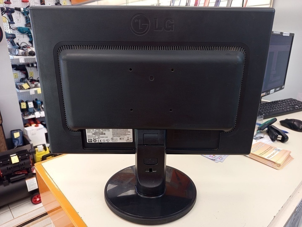 Монитор LG W1942