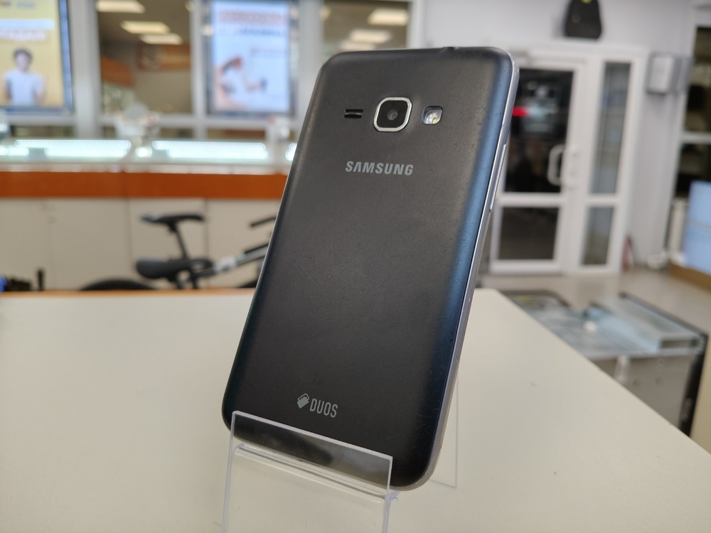 Смартфон Samsung Galaxy J1 2016 1/8