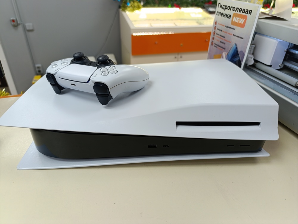 Игровая приставка PlayStation 5 825Gb (С дисководом)