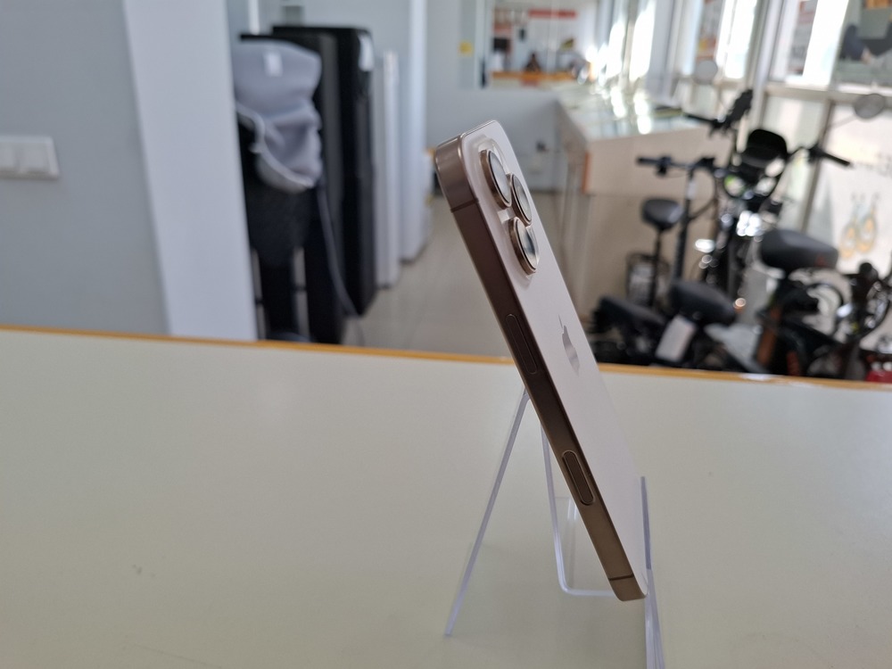 Смартфон Apple Iphone 16 Pro 256Gb