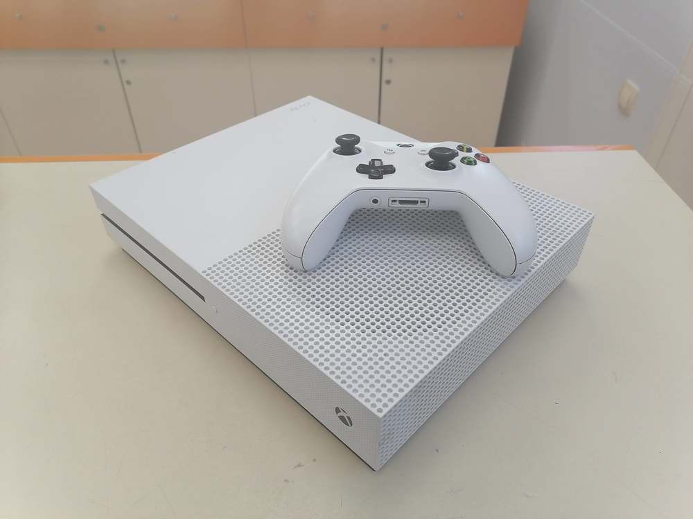 Игровая приставка Xbox One S 1TB