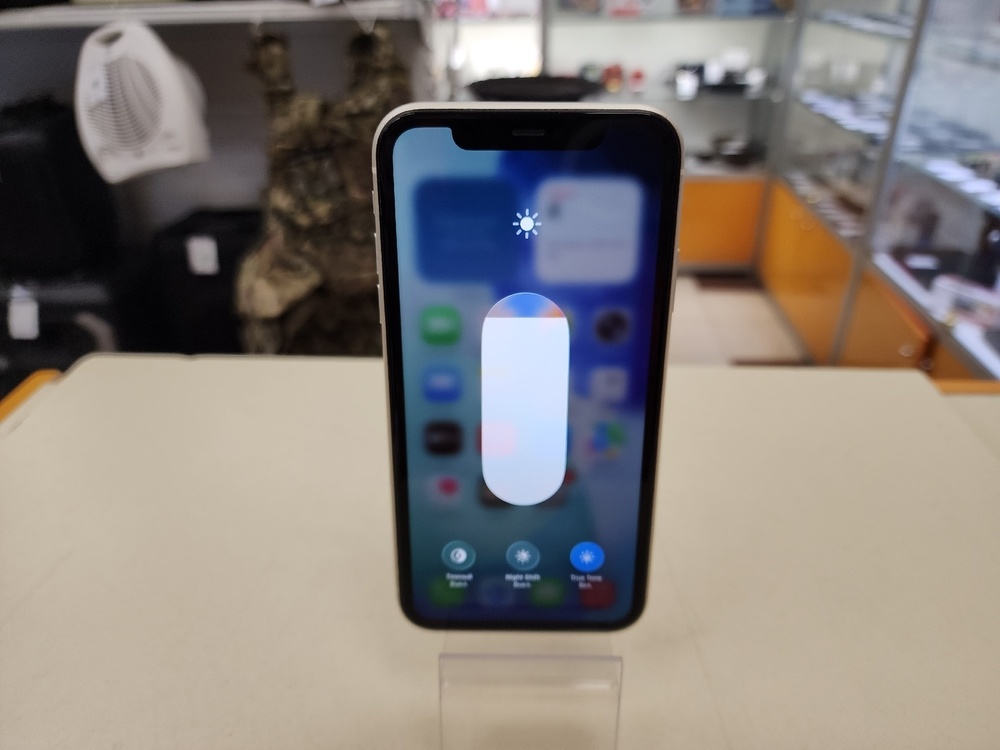 Смартфон Apple iPhone 11 64Gb