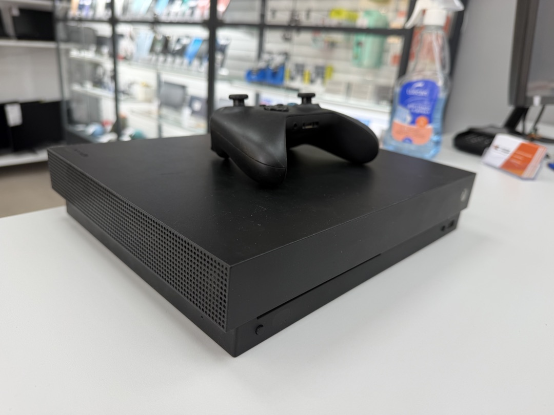 Игровая приставка Xbox One X 1Tb