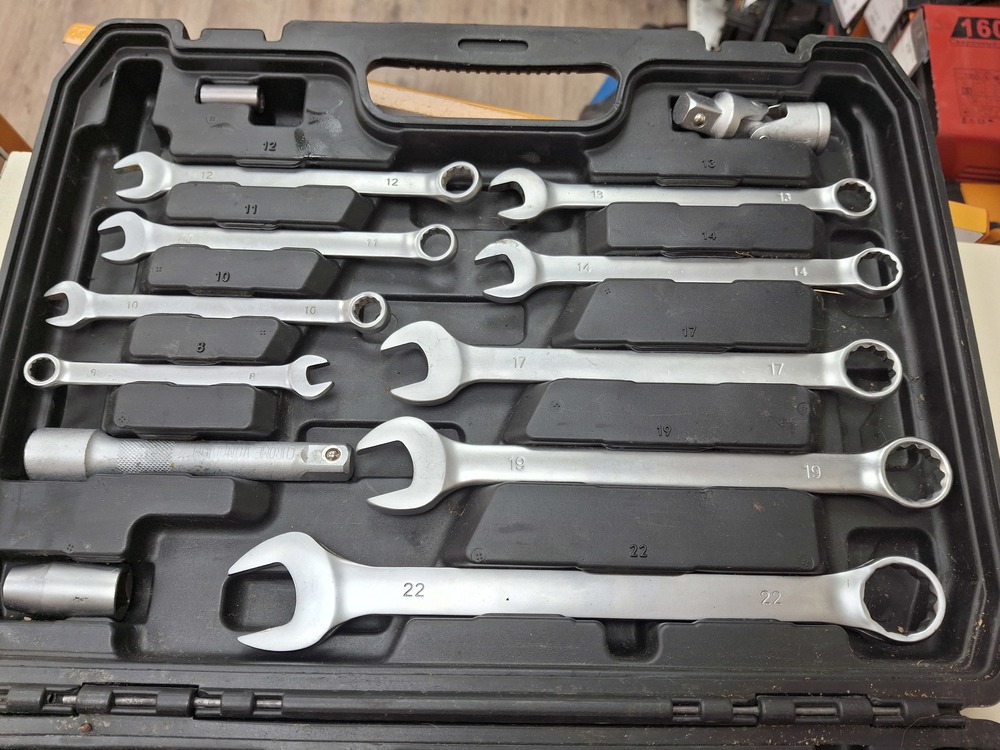 Набор инструментов No Name 82 PCS