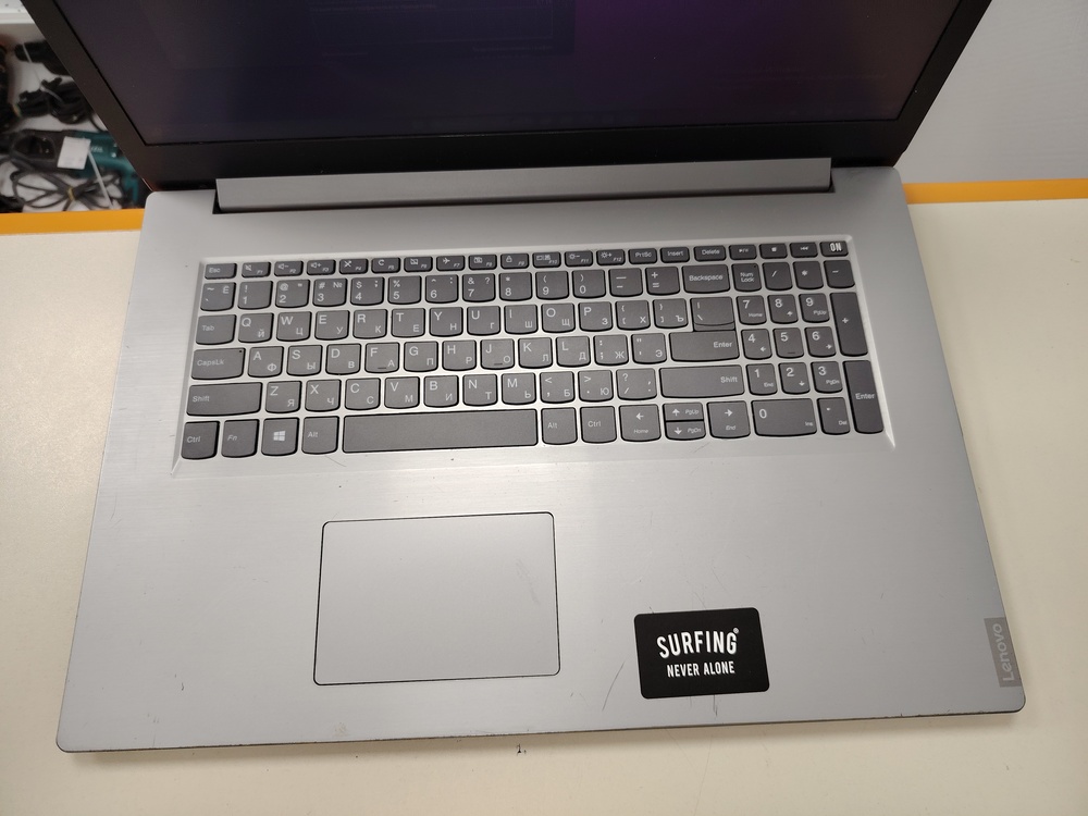 Ноутбук Lenovo V320; Athlon 300U, Radeon Vega 3, 4 Гб, 256 Гб, Нет