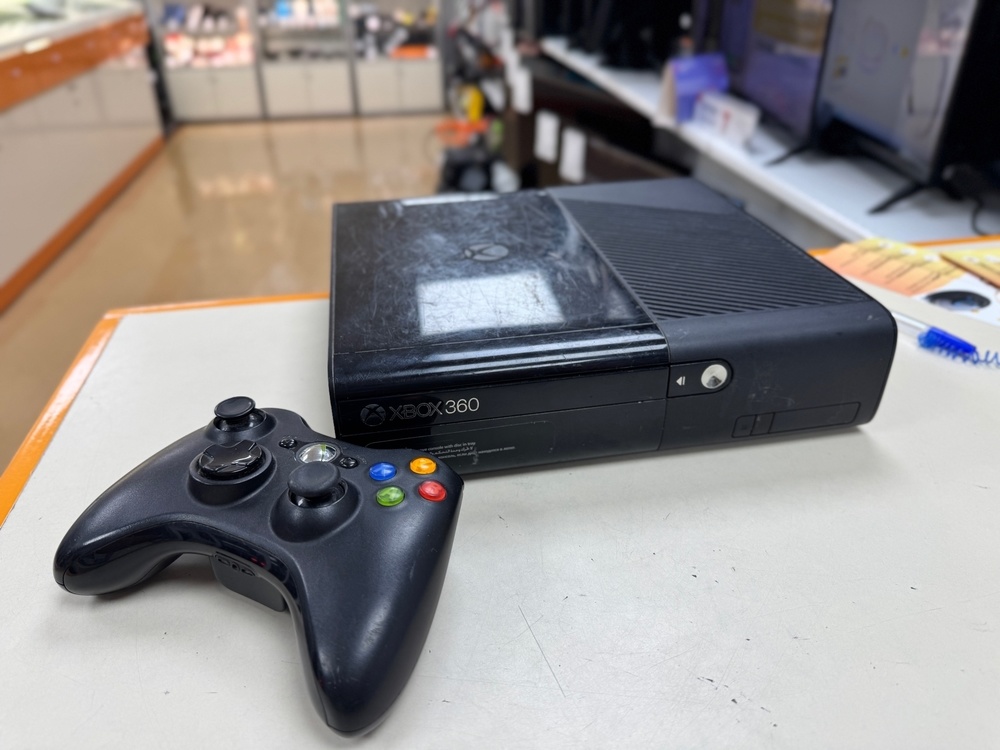 Игровая приставка Xbox 360; Игровая приставка Xbox 360;