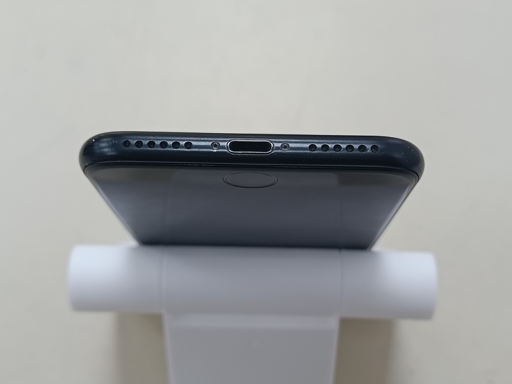 Смартфон Apple iPhone SE 2020 64Gb