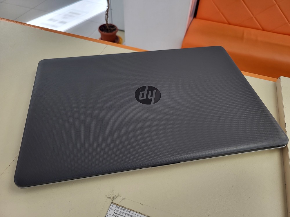 Ноутбук HP 15-BS004NE; Core i3-6006U, Radeon 520, 4 Гб, 1 Tb