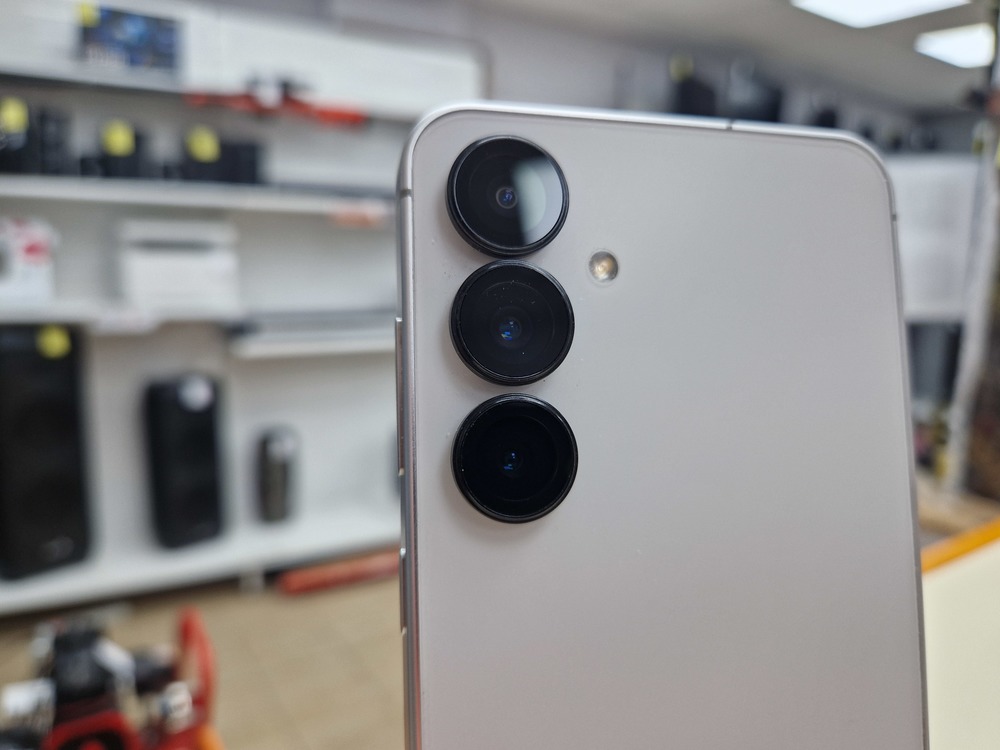 Смартфон Samsung Galaxy S24 FE 8/256