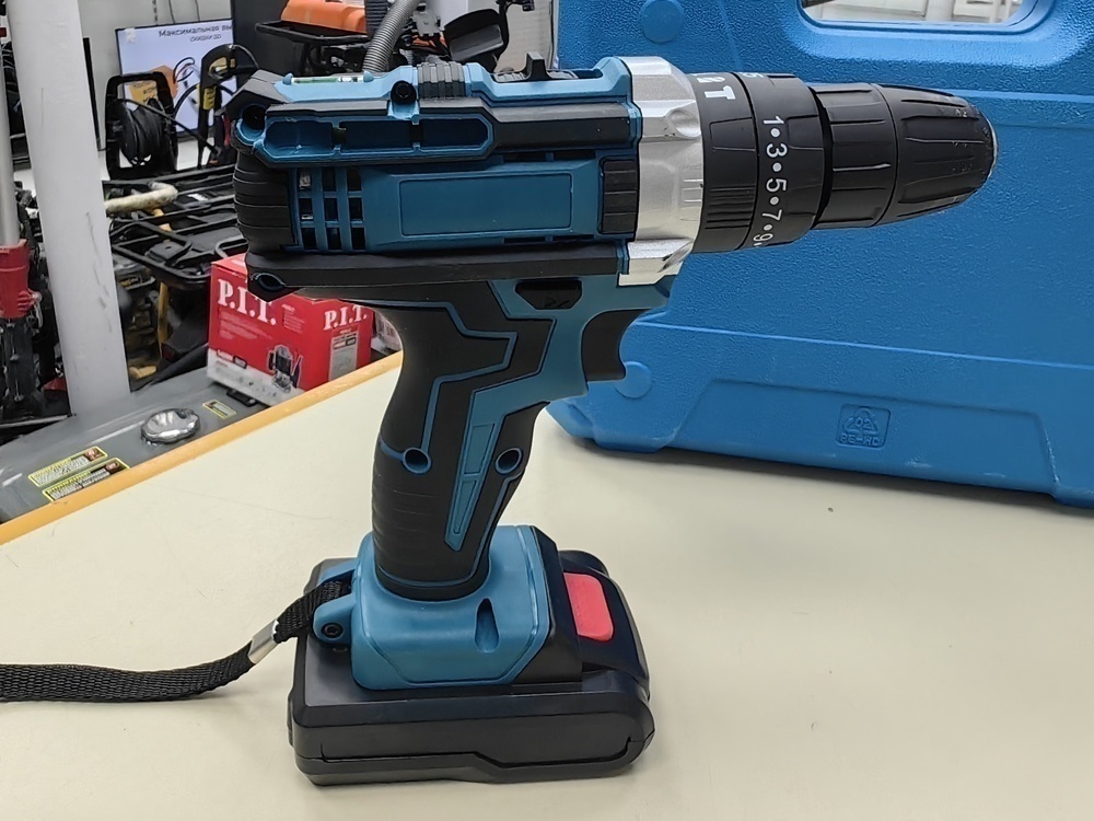 Шуруповерт Makita NO Name;