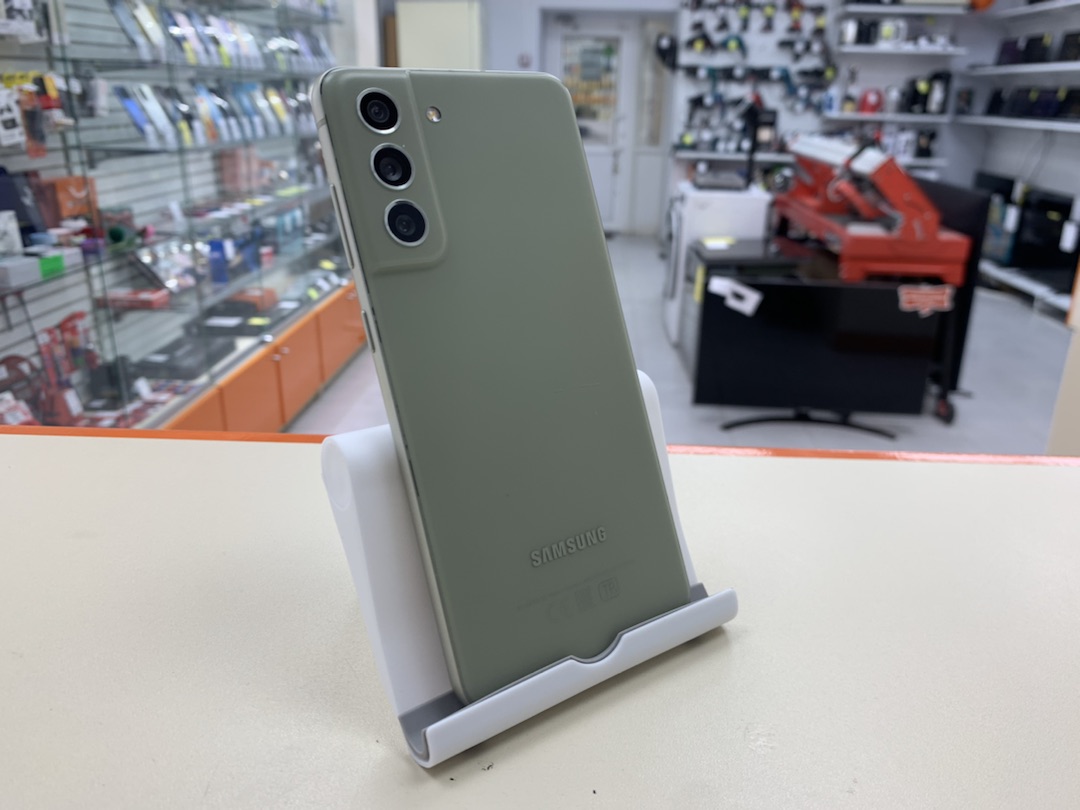 Смартфон Samsung Galaxy S21 FE 6/128