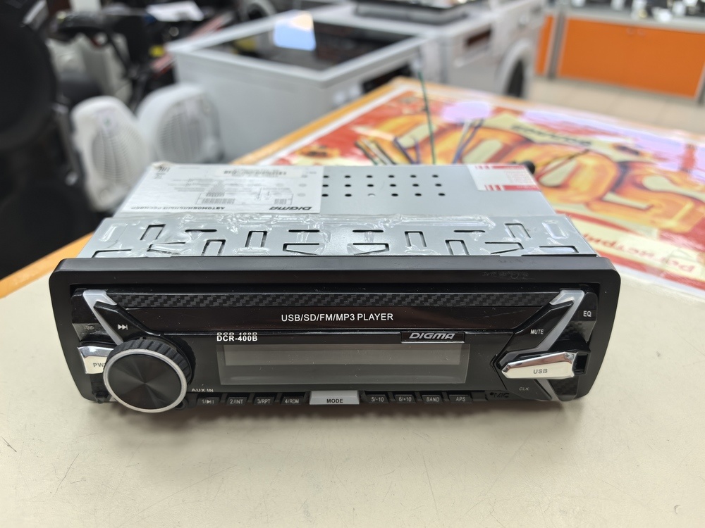 Автомагнитола Digma DCR-400B Автомагнитола Digma DCR-400B