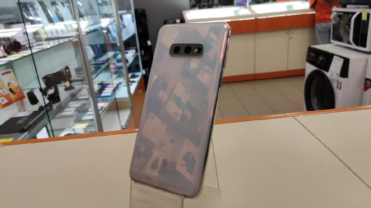 Смартфон Samsung Galaxy S10e 6/128