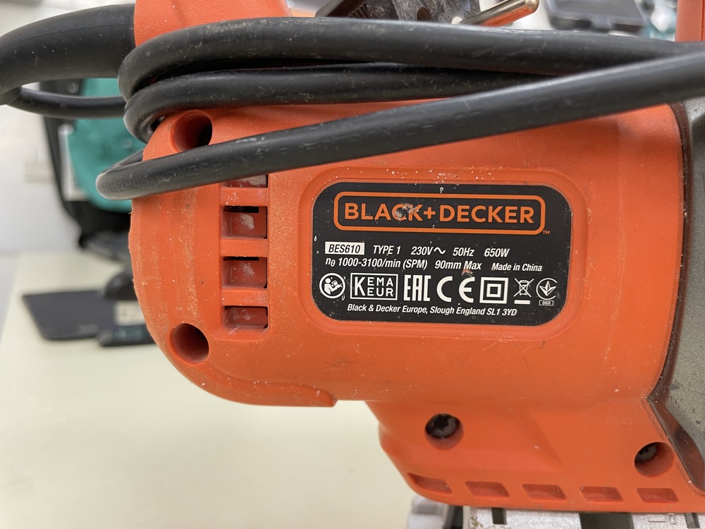 Лобзик Black & Decker BES610;