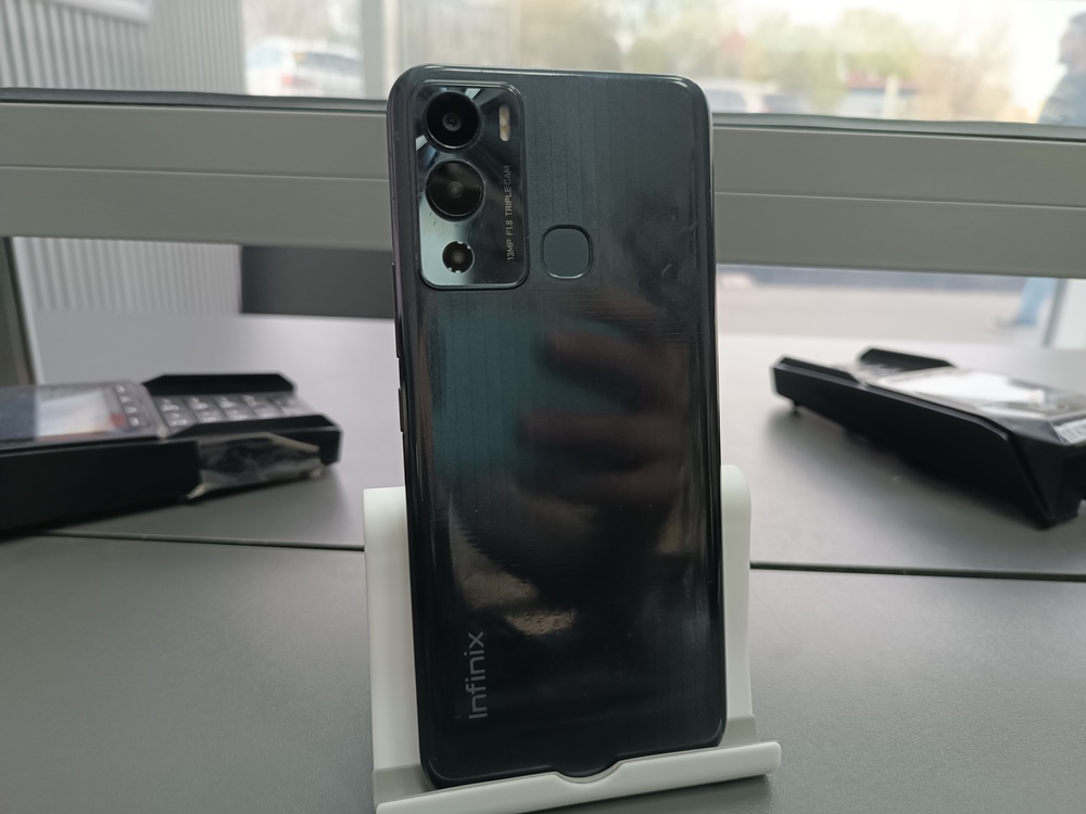 Смартфон Infinix HOT 12i 4/64