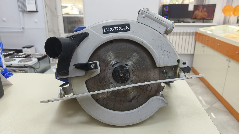 Дисковая пила LuxTools HKS-1600