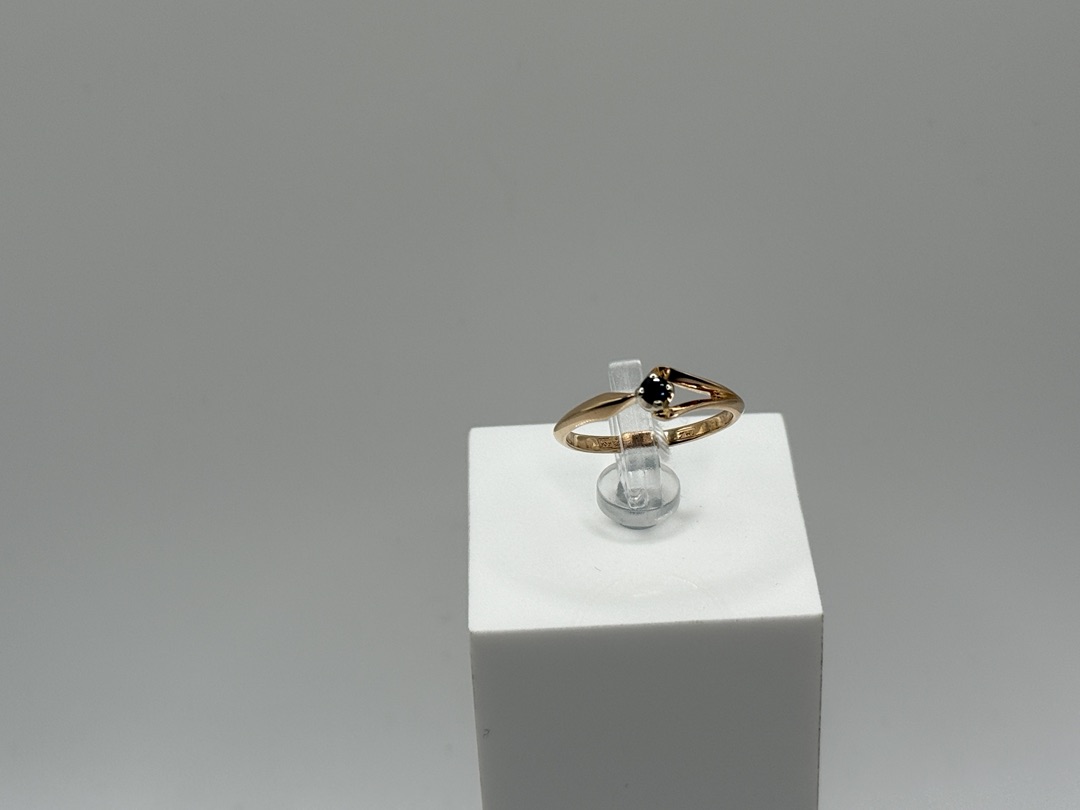 КОЛКМ585 КОЛЬЦО С КАМНЕМ (Au 585)