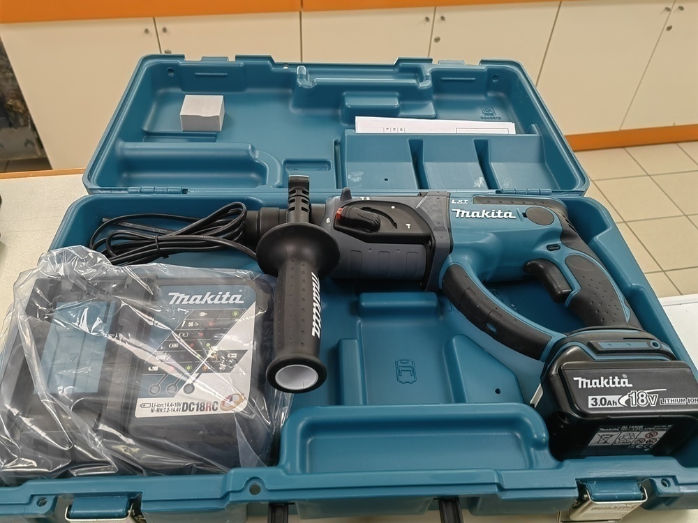 Перфоратор Makita DHR202;