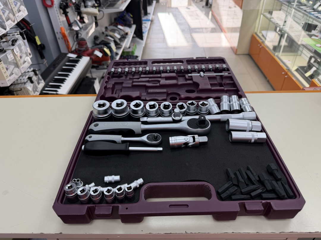 Набор инструментов Thorvik TS082 универсальный 1/4, 1/2 DR