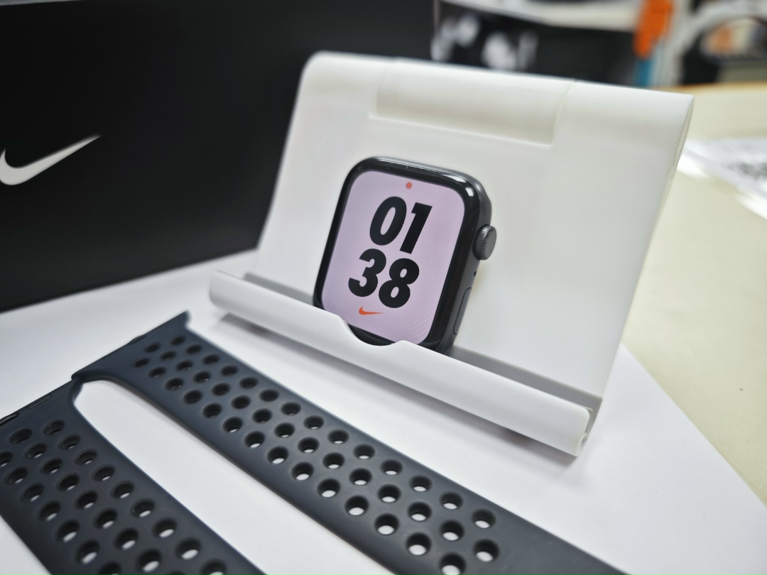 Смарт-часы Apple Watch SE 2020 44mm