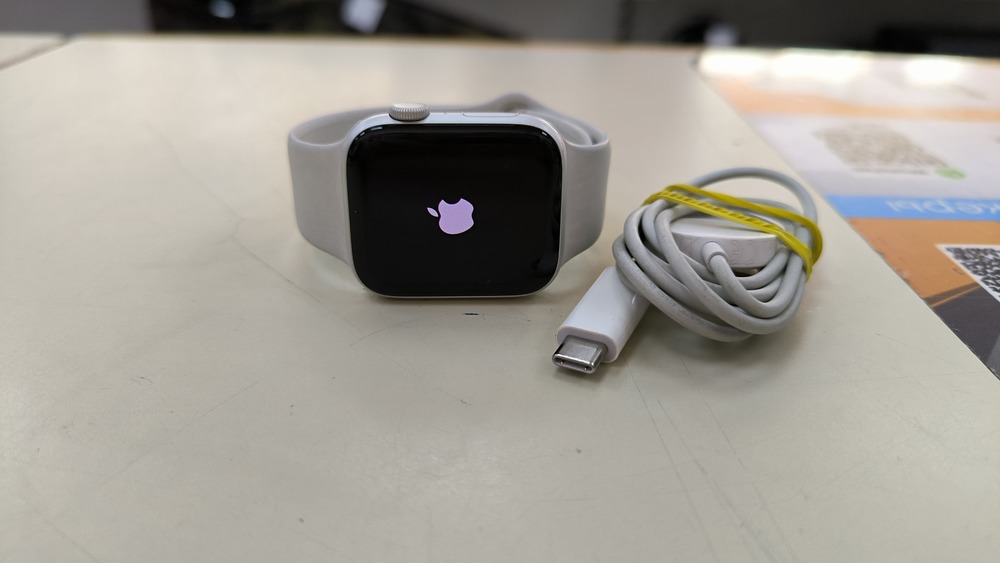 Смарт-часы Apple Watch SE 2022 44mm