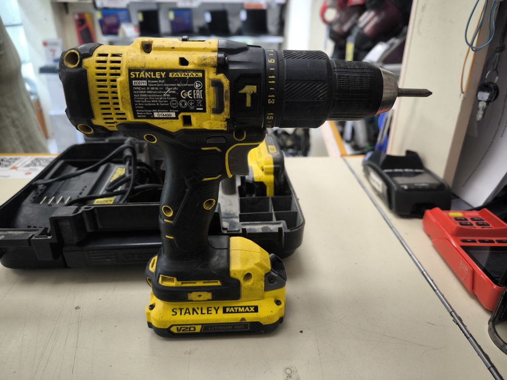 Шуруповерт Stanley SCD711;