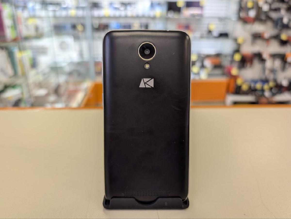 Смартфон ARK Benefit M8