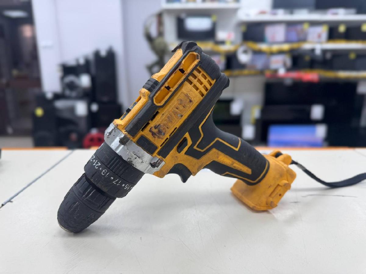 Шуруповерт Dewalt DCD-808