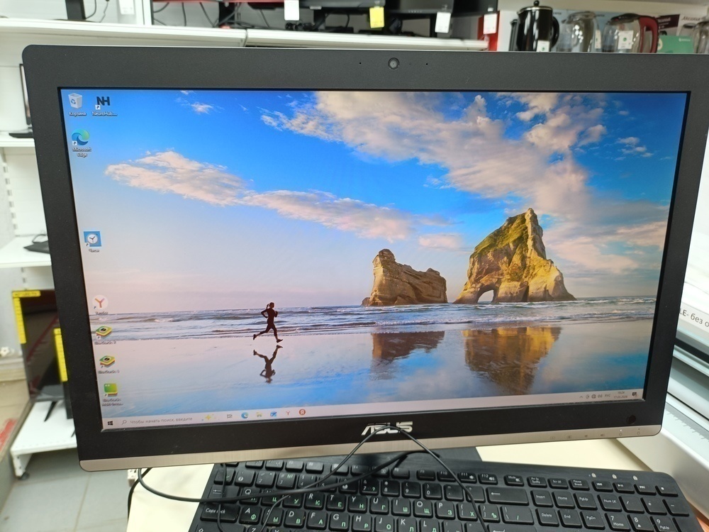 Моноблок Asus; Celeron 2955U,  Intel(R) Graphics, 4 Гб, Нет, 1 Tb