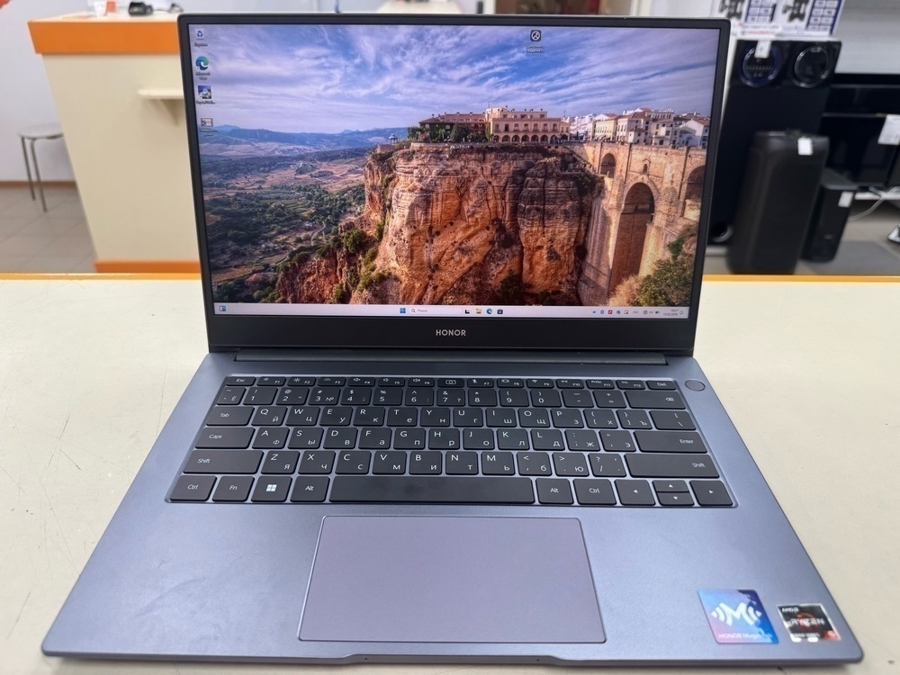 Ноутбук Honor; Sempron M120, Radeon Graphics, 8 Гб, 480 Гб, Нет