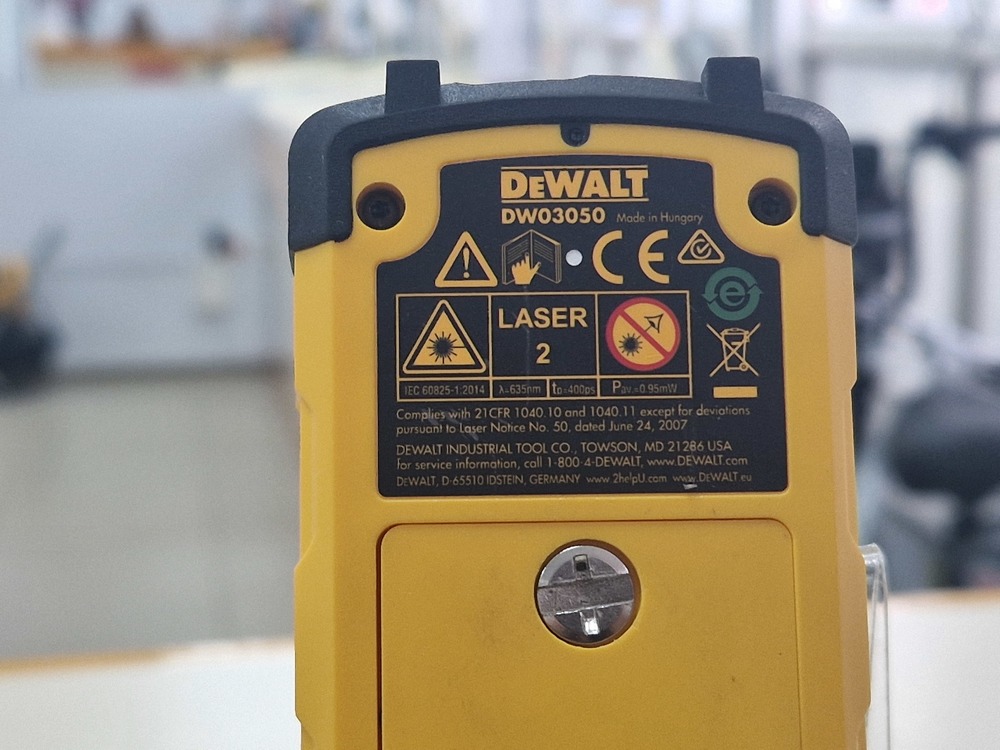 Дальномер DeWalt DW03050.