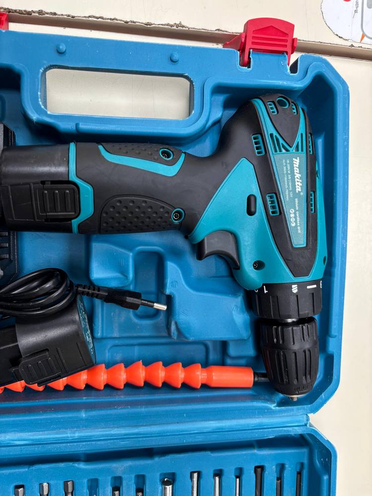 Шуруповерт Makita NO Name;