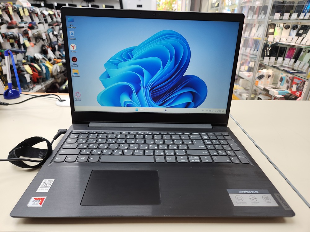 Ноутбук Lenovo; A4-9125, Radeon R3 series, 4 Гб, 120 Гб, Нет