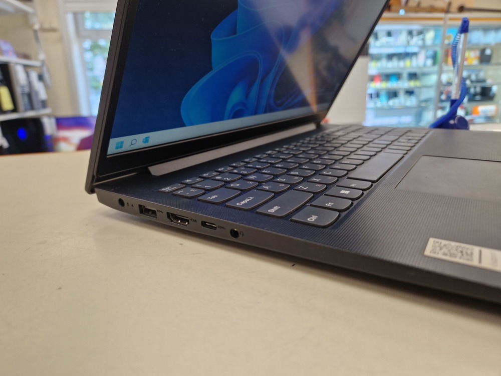 Ноутбук Lenovo; Core i5-1135G7, Intel iris XE Graphics, 8 Гб, 500 Гб, Нет