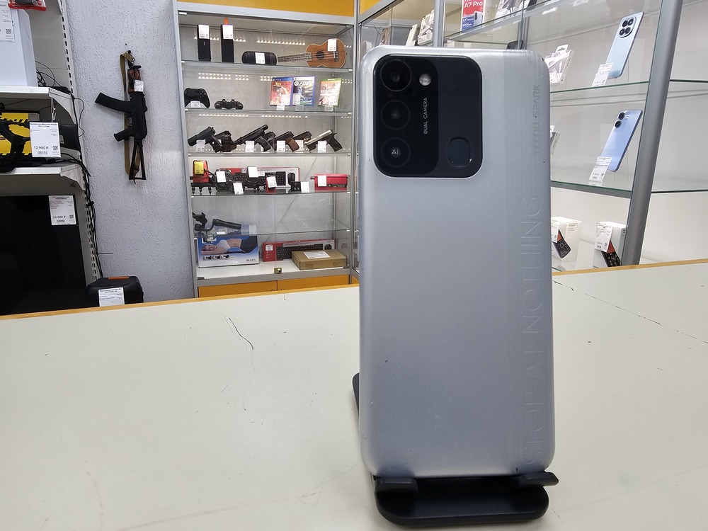 Смартфон Tecno Spark 8C 4/64