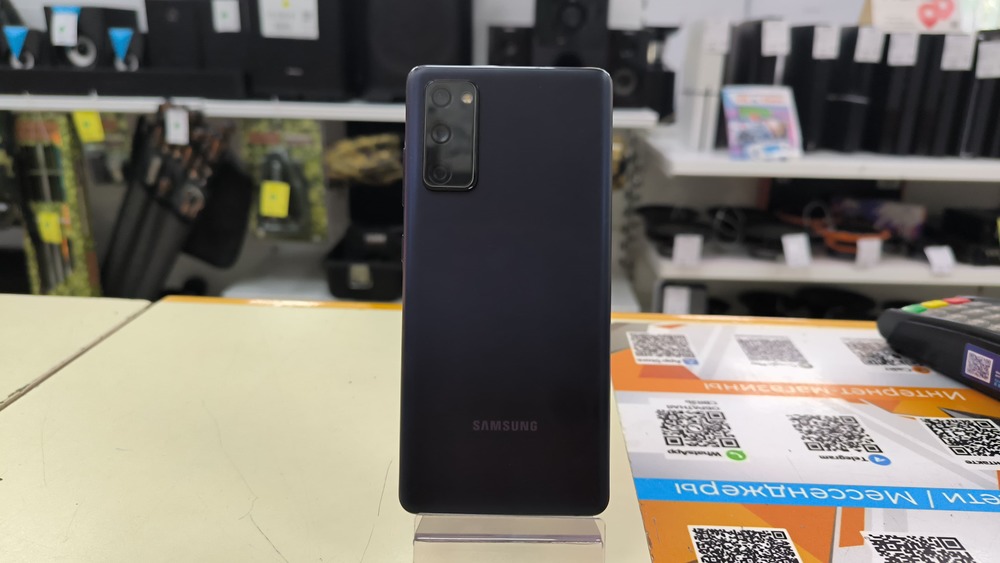 Смартфон Samsung Galaxy S20 FE 6/128