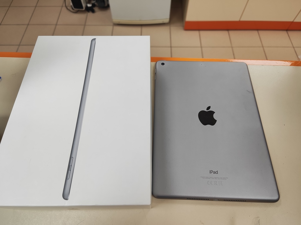 Планшет Apple IPad 6 32 ГБ A1893 (Wi-Fi)