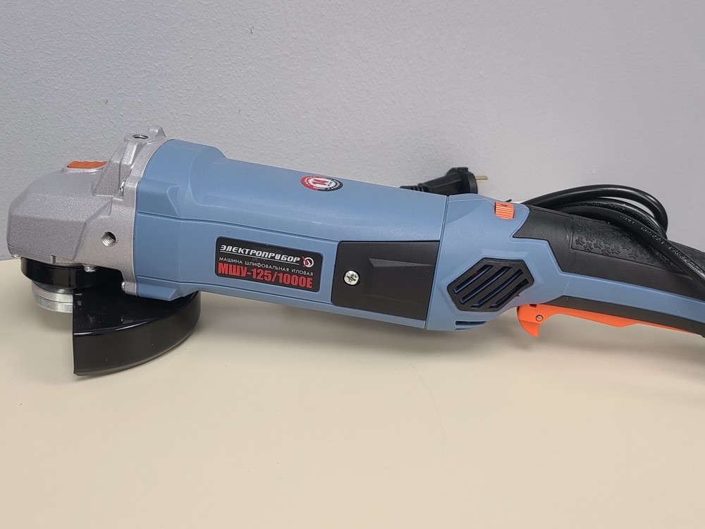 Угловая шлифмашина Электроприбор УШМ-125/1000Е