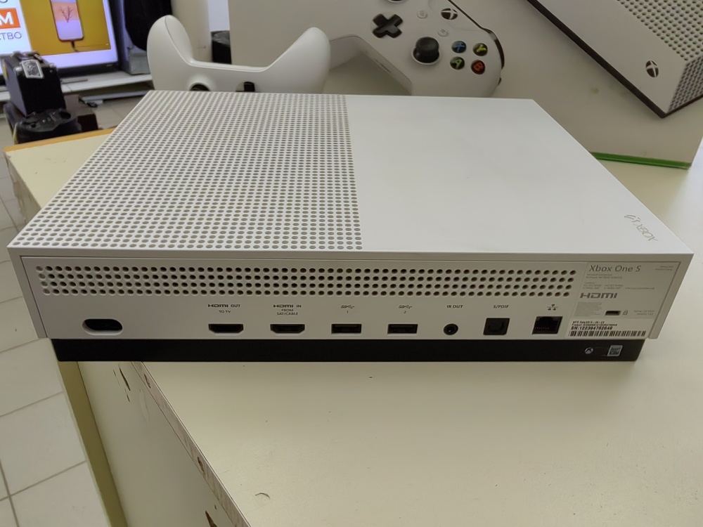 Игровая приставка Xbox One X 1Tb