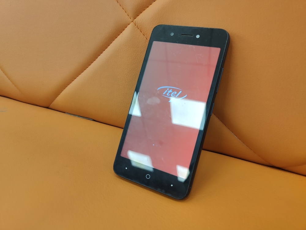 Смартфон Itel A25