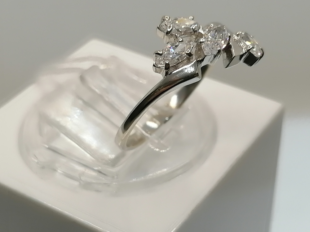 КОЛКМИ585 КОЛЬЦО С КАМНЯМИ (Au 585)