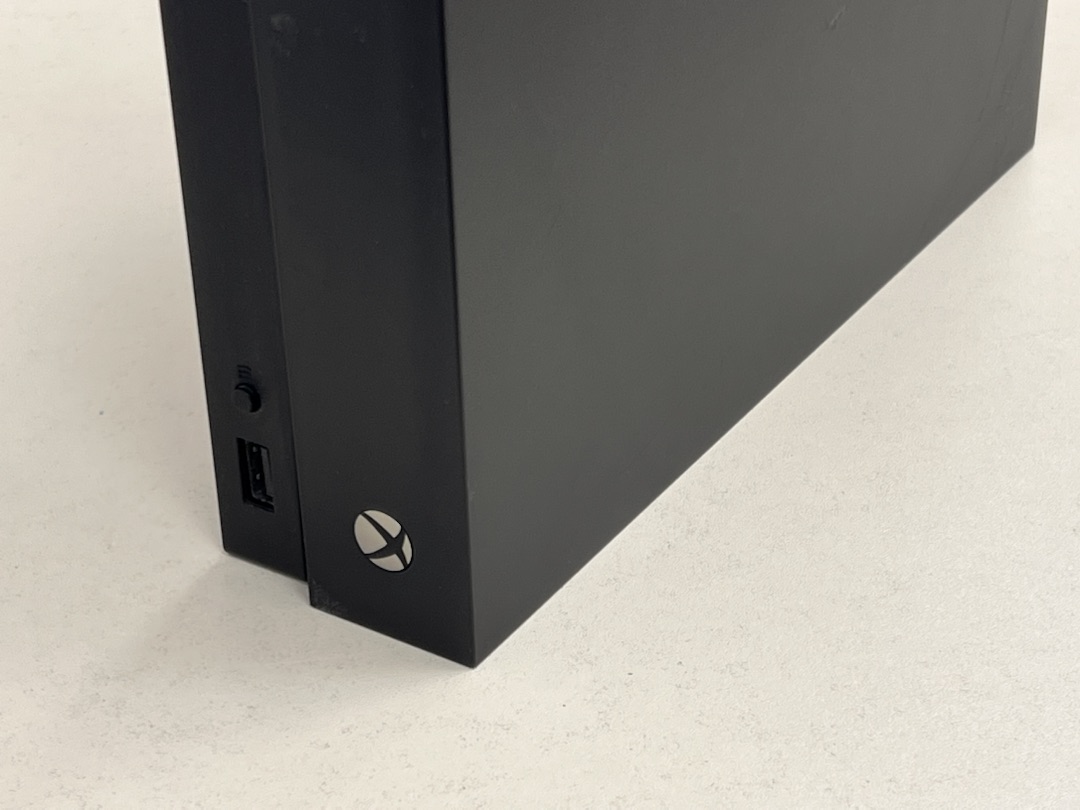 Игровая приставка Xbox One X 1Tb