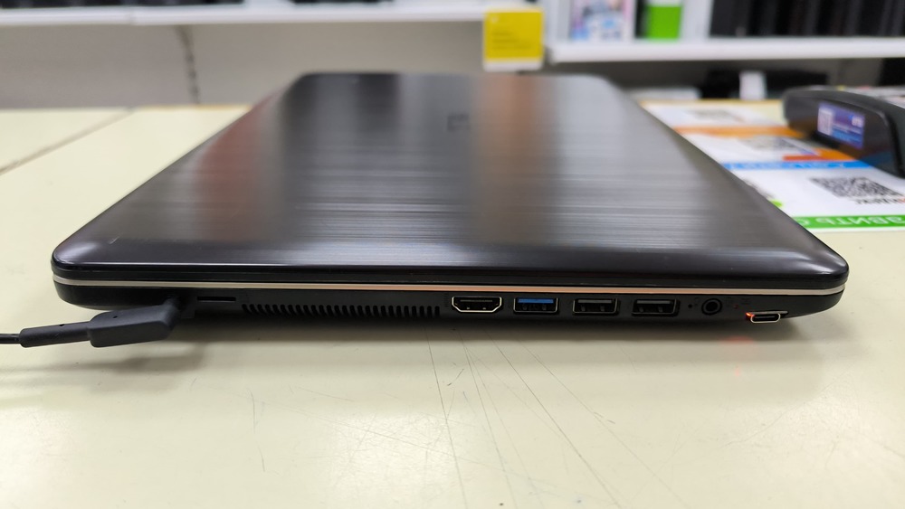 Ноутбук ASUS; Pentium N4200, GeForce 920MX, 4 Гб, Нет, 240 Гб