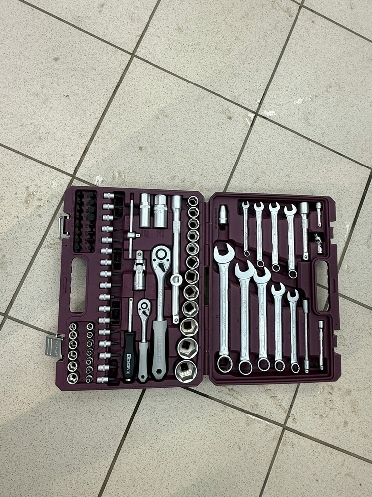 Набор инструментов Thorvik TS082 универсальный 1/4, 1/2 DR