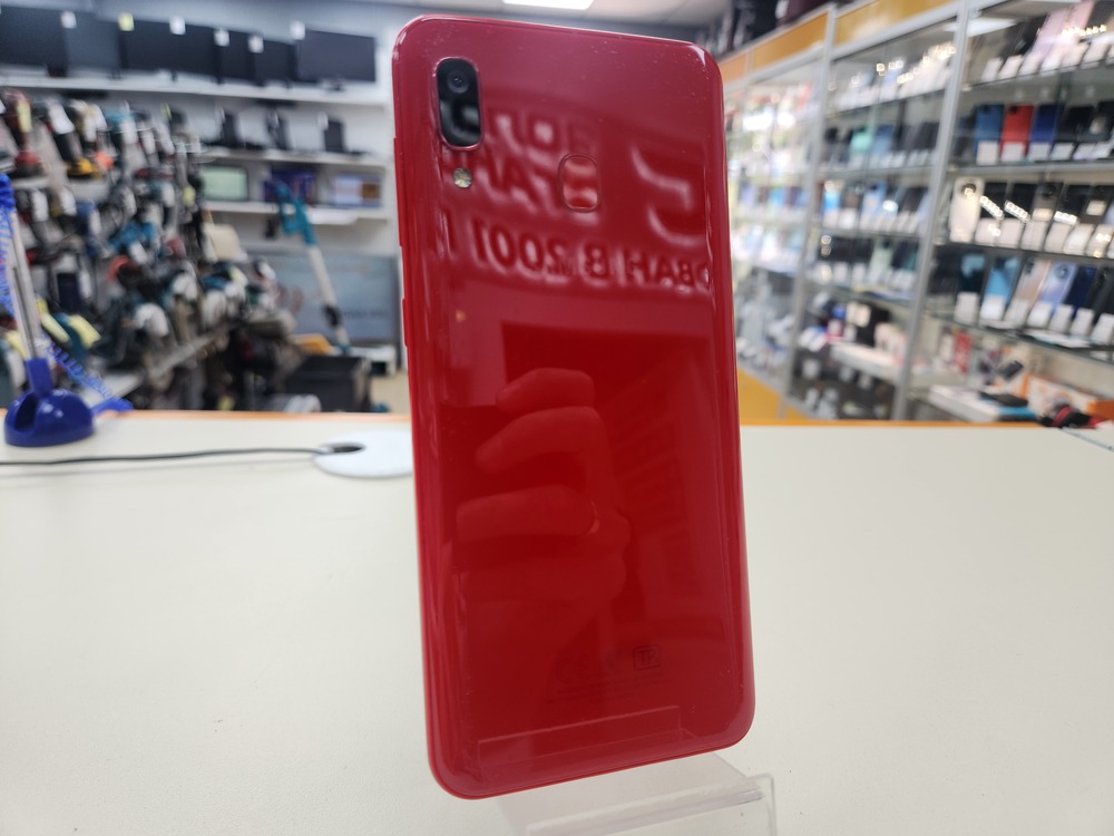 Смартфон Samsung Galaxy A20 3/32